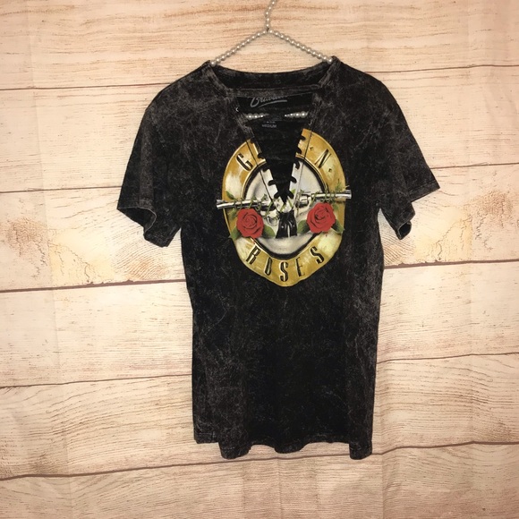 Bravado Tops - Bravado size medium sexy guns and roses t shirt Bravado Tops - Bravado size medium sexy guns and roses t shirt